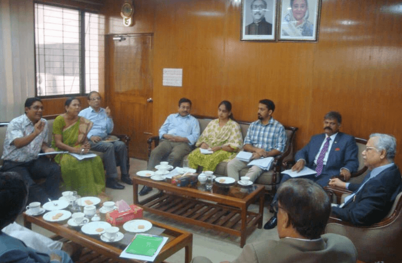 Discussion with National Human Rights Commissioner on pavement dwellers' rights.