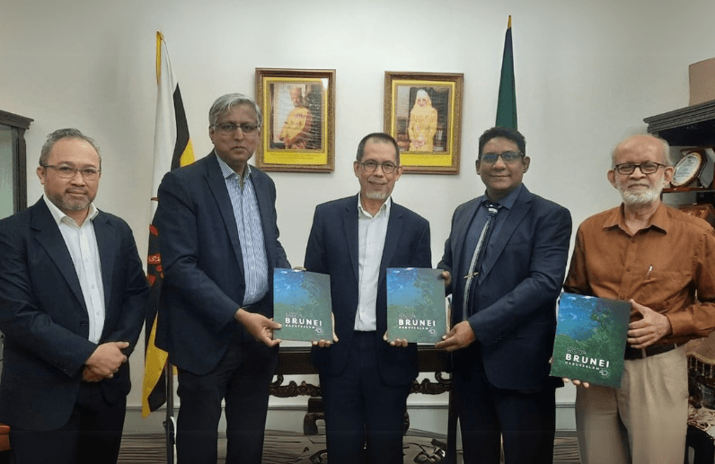 Meeting Brunei’s High Commissioner on Bangladeshi export potential.